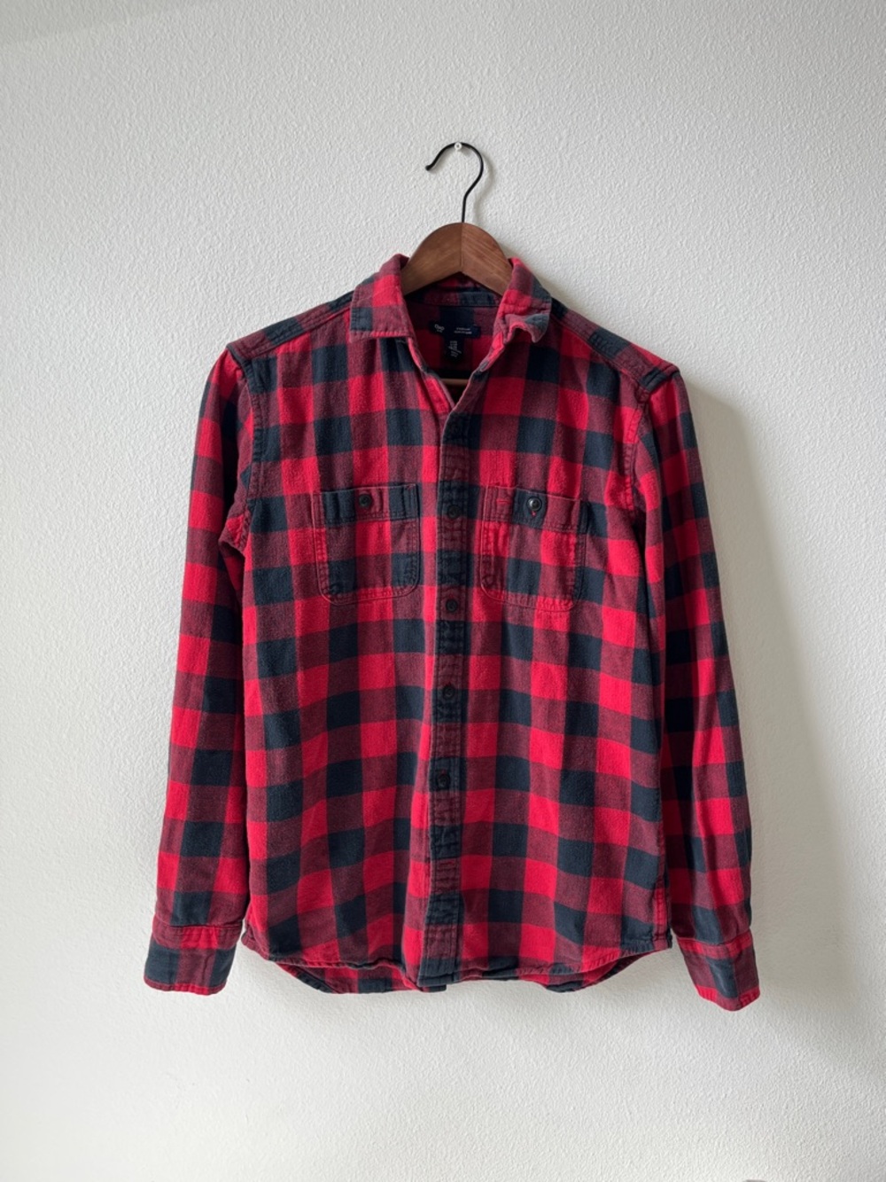 GAP Men's Red and Black Plaid Flannel Button-Down Shirt